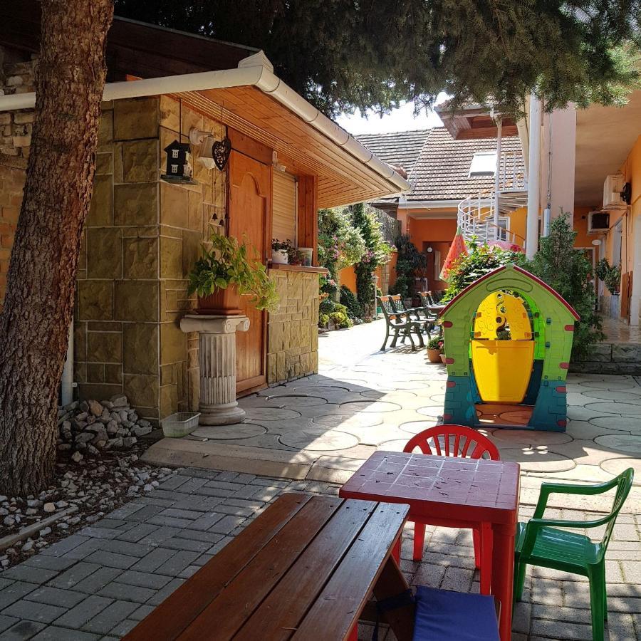 Penzion Kormos Štúrovo Buitenkant foto
